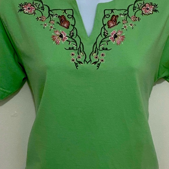Keneth Too gorgeous embroidered flowers and butterflies MP 💚🌺 - Picture 2 of 4